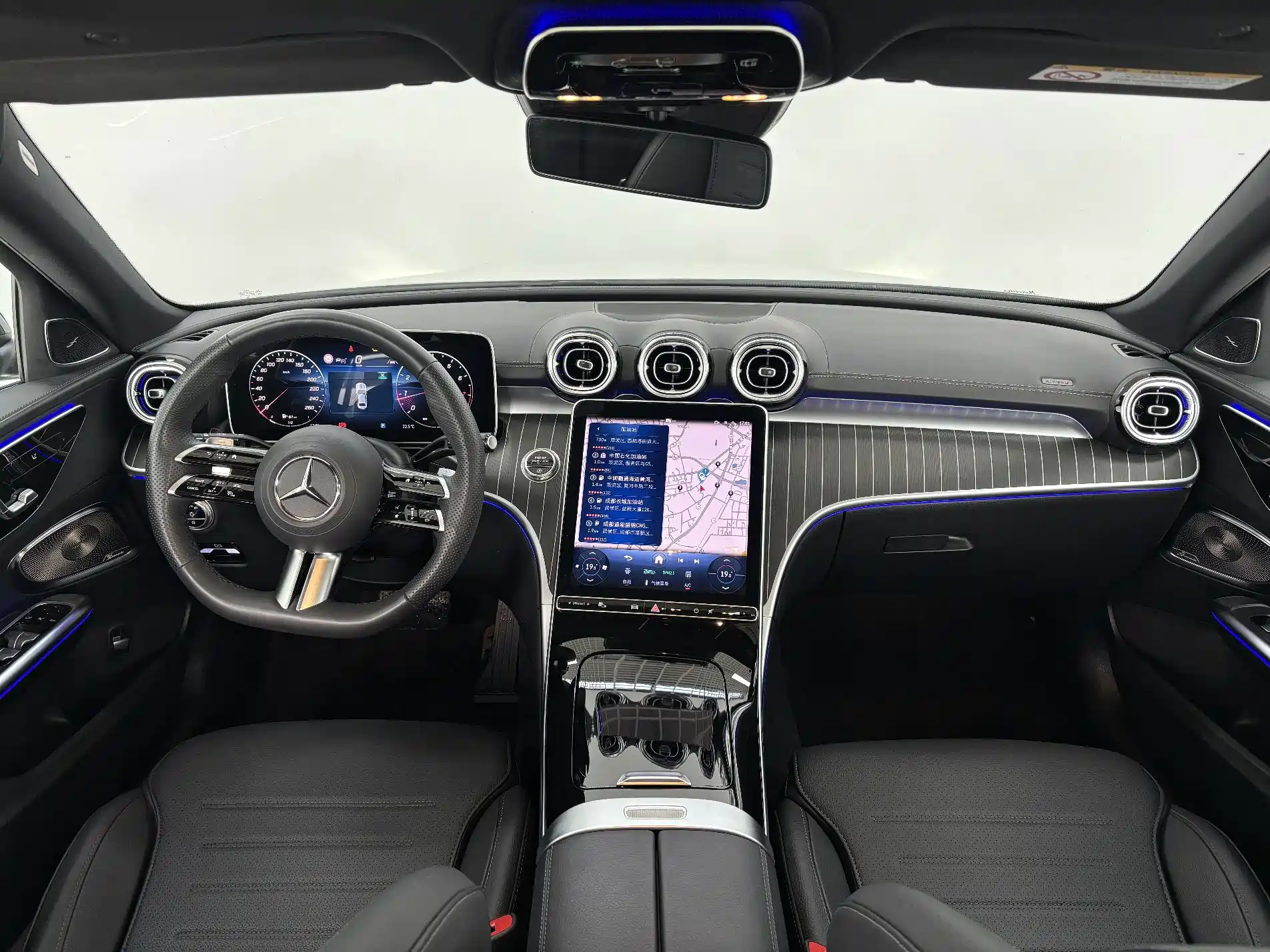 صورة 13 - Mercedes-Benz C-Class