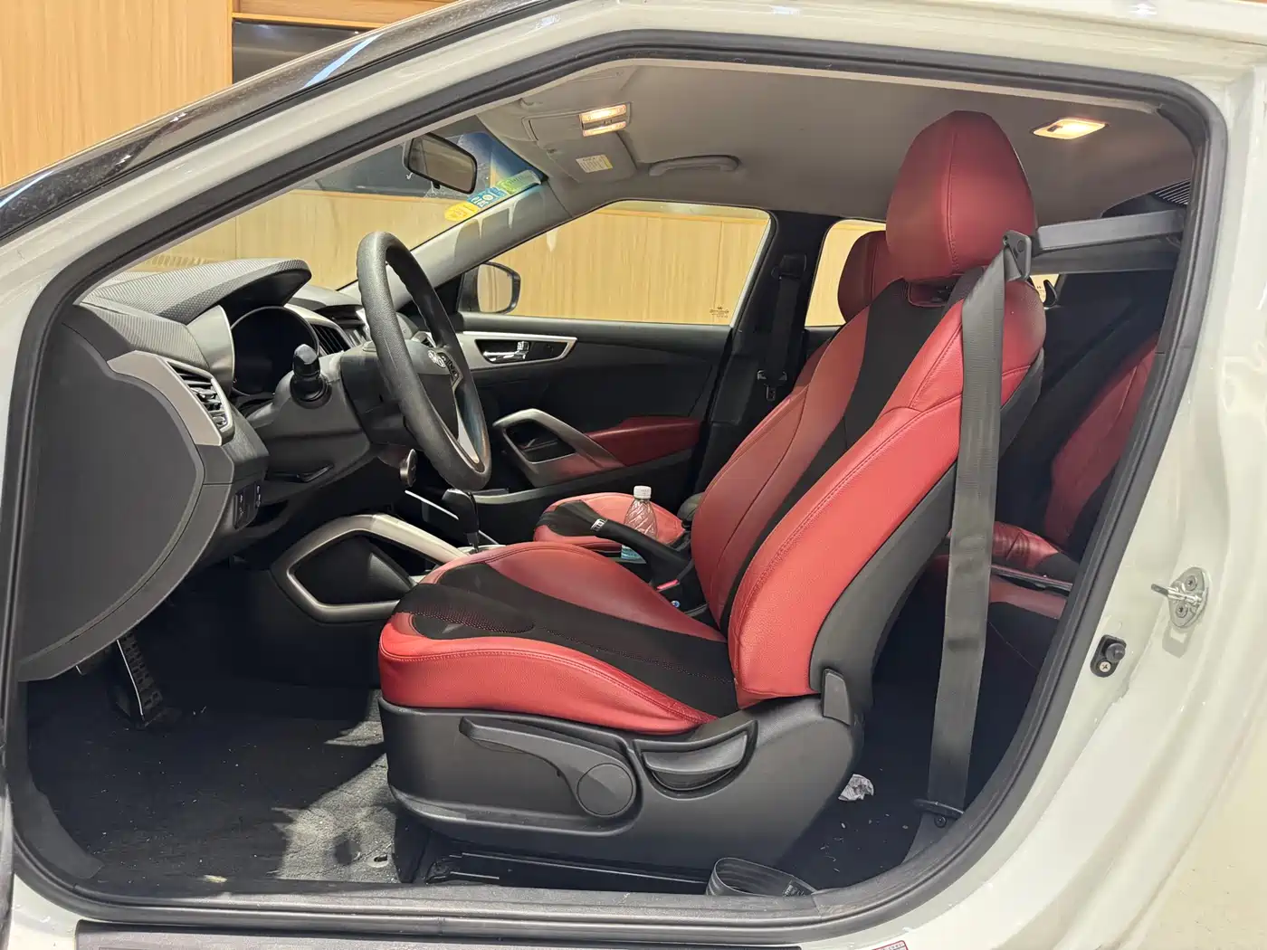 Hyundai Veloster 2012 1.6T Automatic Luxury фото 9