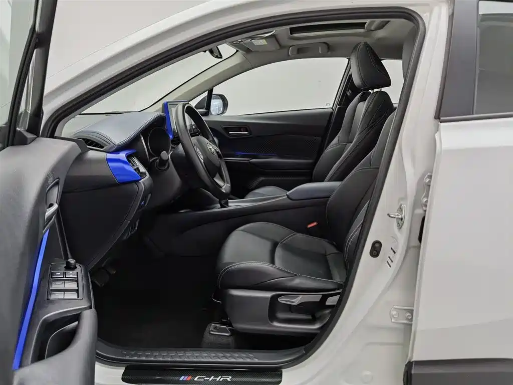 Toyota C-HR 2021 2.0L Comfort Edition фото 10