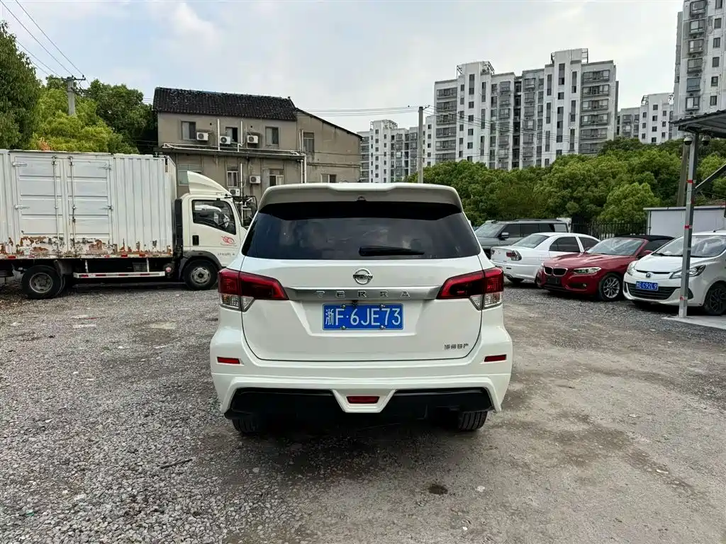 Nissan Terra 2020 2.5L XE Manual 2WD Elite Edition фото 11