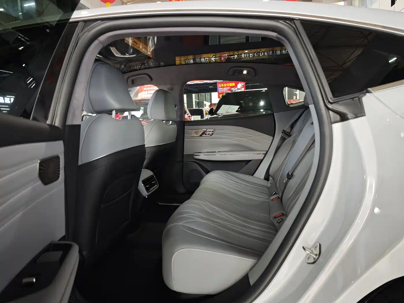 Geely Galaxy Galaxy E8 2025 700km Long Voyage Smart Drive Edition фото 11
