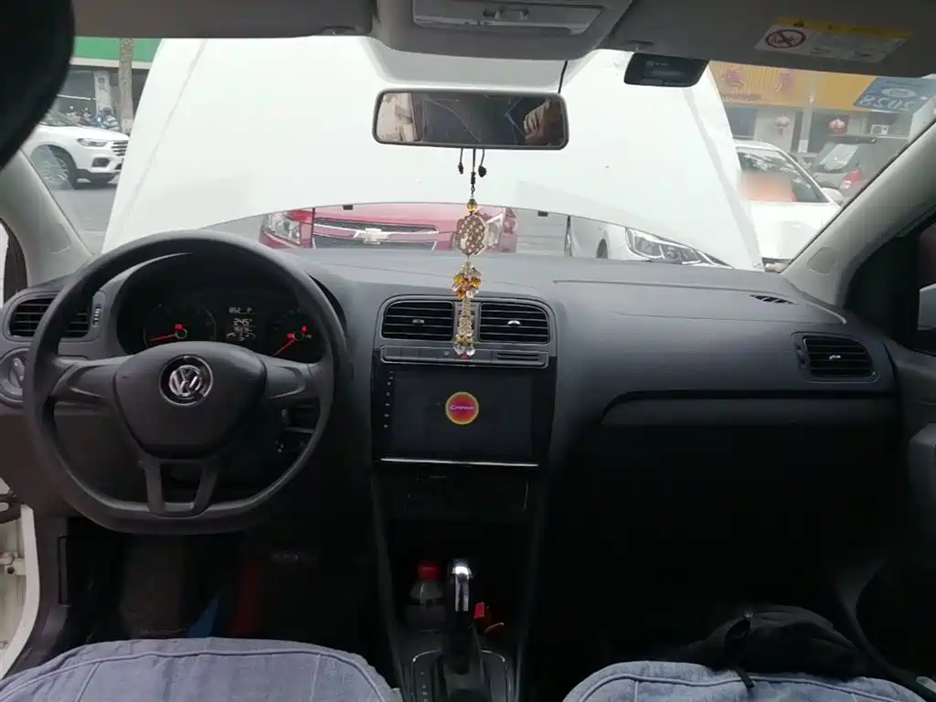 Volkswagen Polo 2016 1.4L Automatic Trend фото 10
