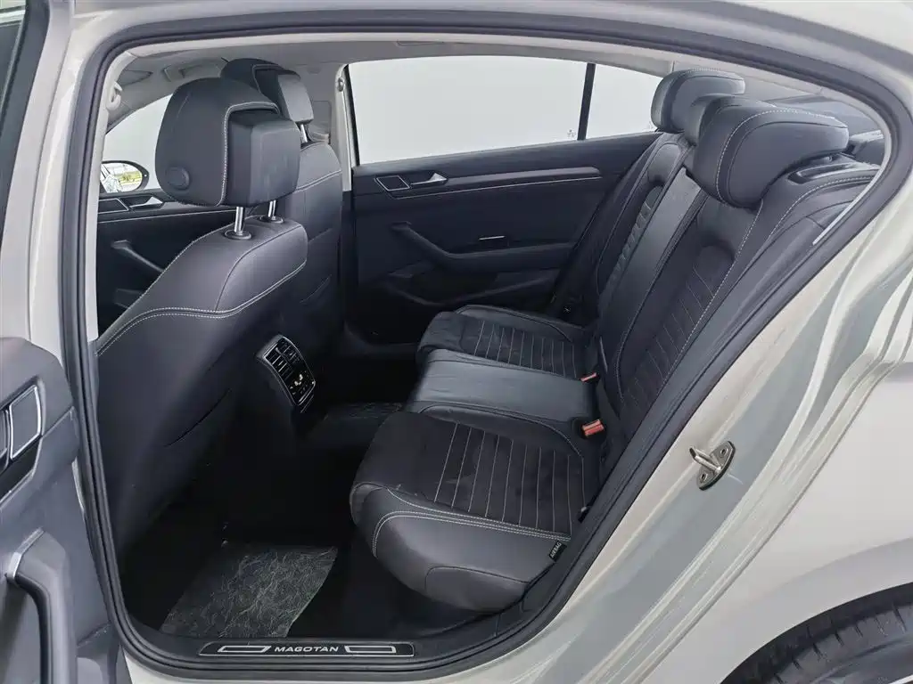 Volkswagen Magotan 2020 330TSI DSG Luxury фото 15