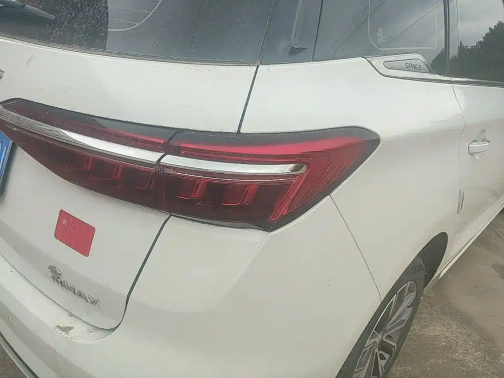 Photo 8 - BYD Song MAX