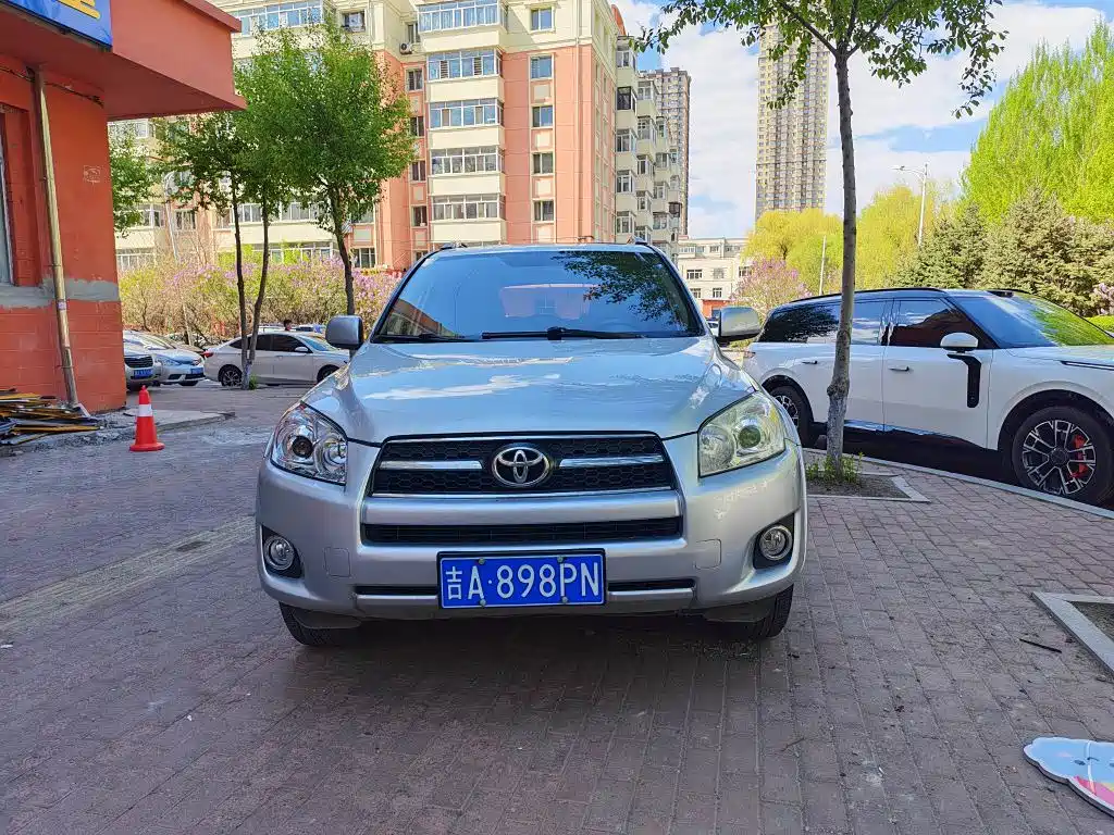 Toyota RAV4 Rongfang 2009 2.0L Manual Luxury Edition фото 2