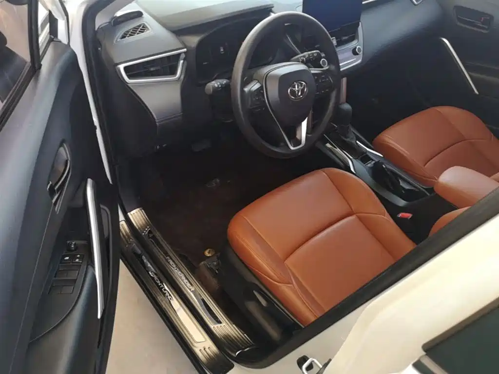 Toyota Frontlander 2023 2.0L CVT Leading Edition фото 16