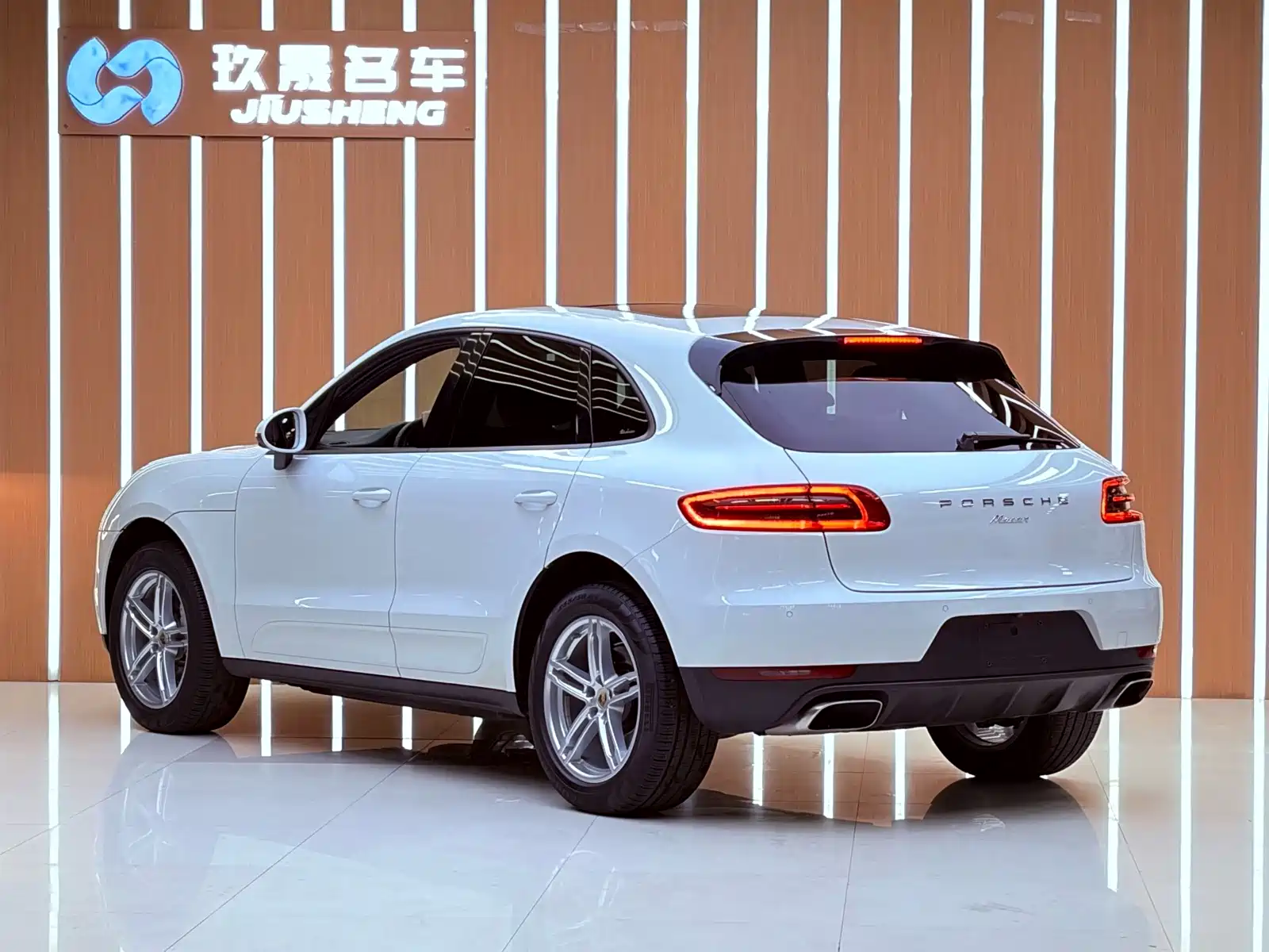 Фото 22 - Porsche Macan