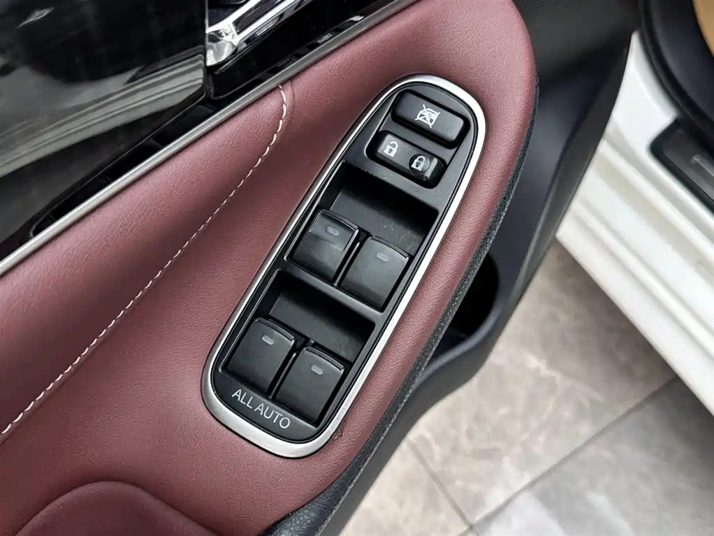 Toyota Crown 2017 2.0T Sport Edition фото 15