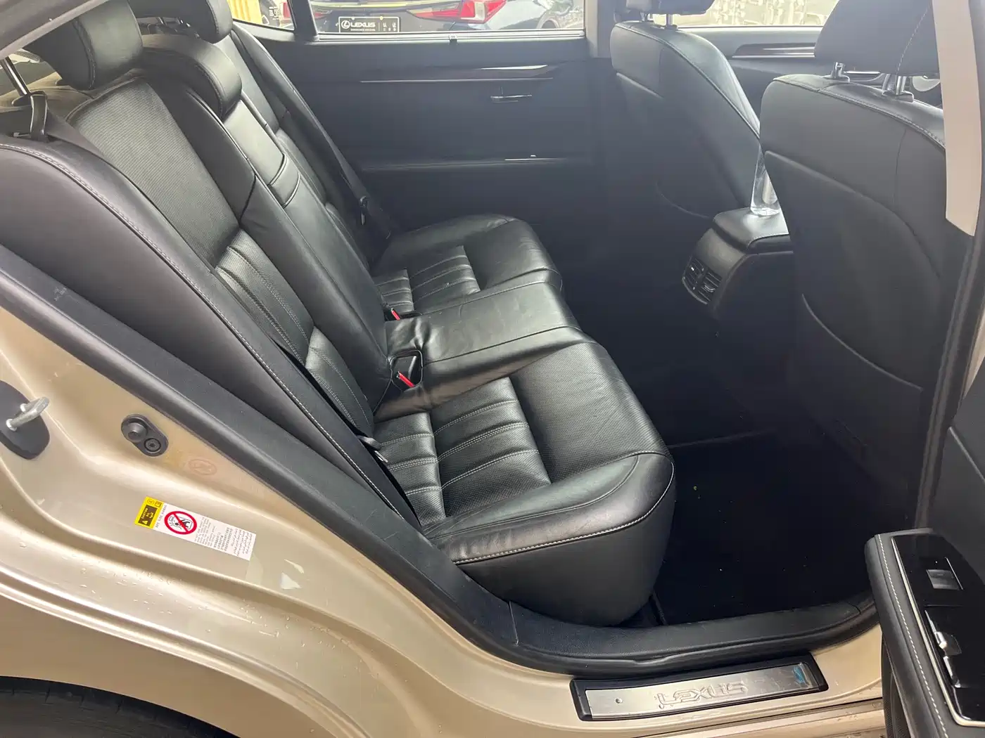 Lexus ES 2015 300h Luxury Edition фото 12