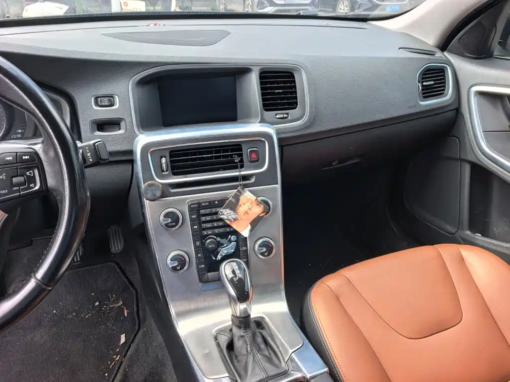 Фото 13 - Volvo S60