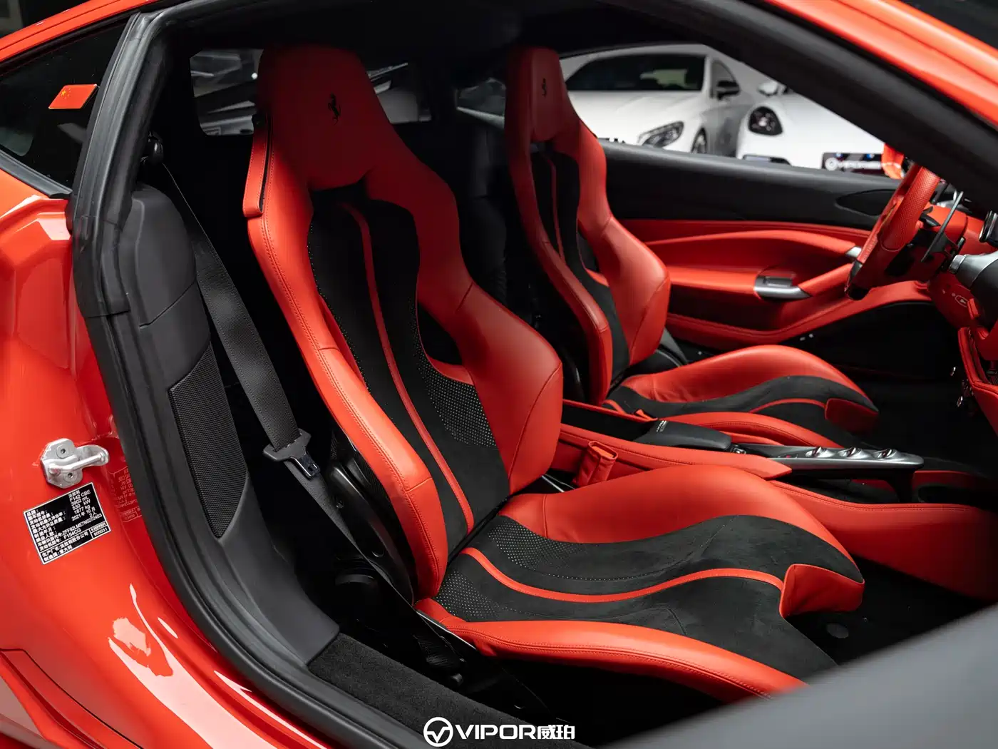 FERRARI F8