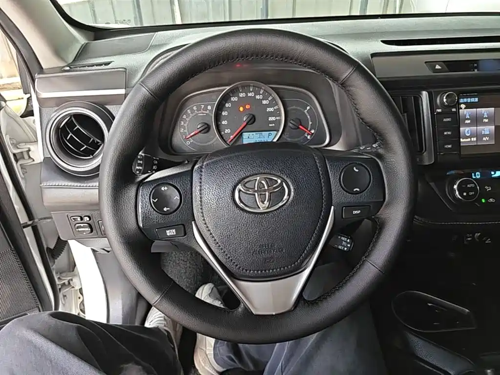 Toyota RAV4 Rongfang 2016 2.0L CVT 2WD Trend (China V) фото 11