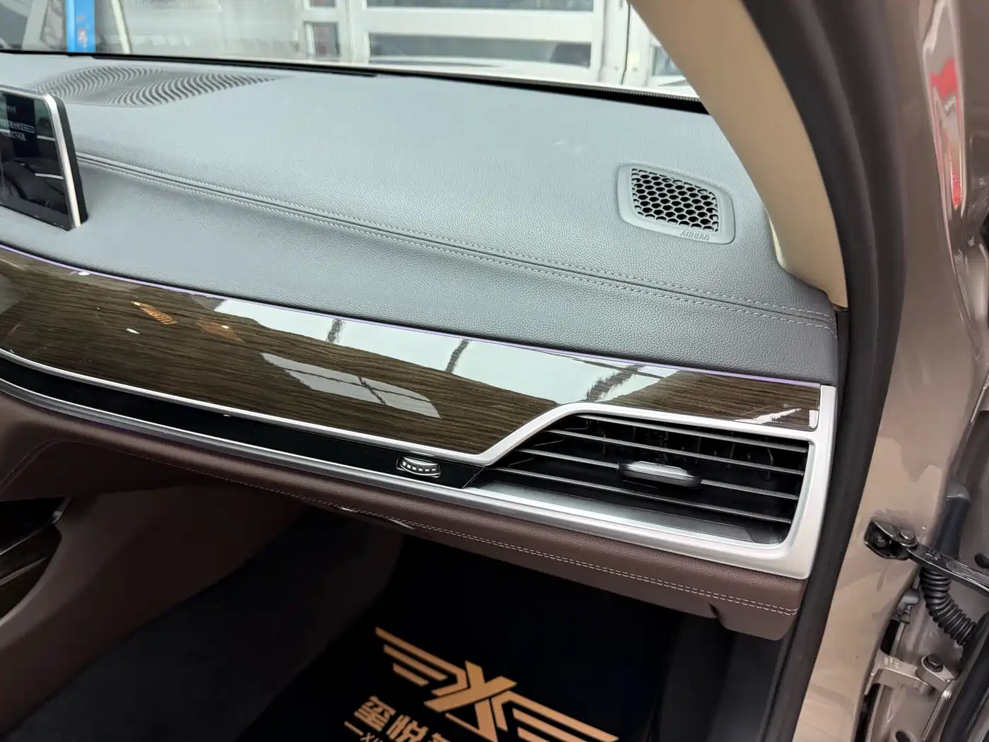 BMW 7 Series 2016 730Li Leading фото 35