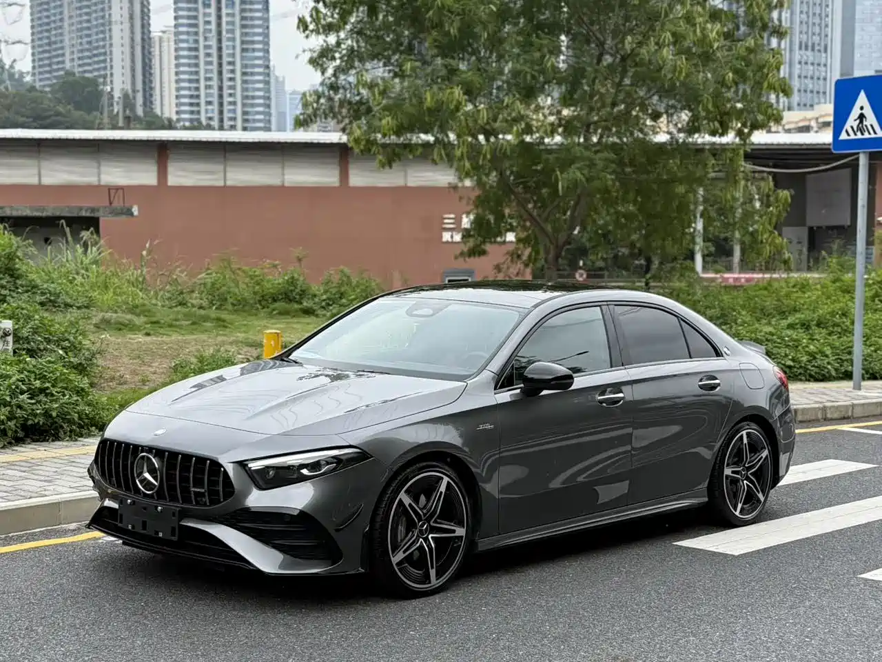 Mercedes-Benz A-Class AMG 2025 AMG A 35 L 4MATIC фото 4