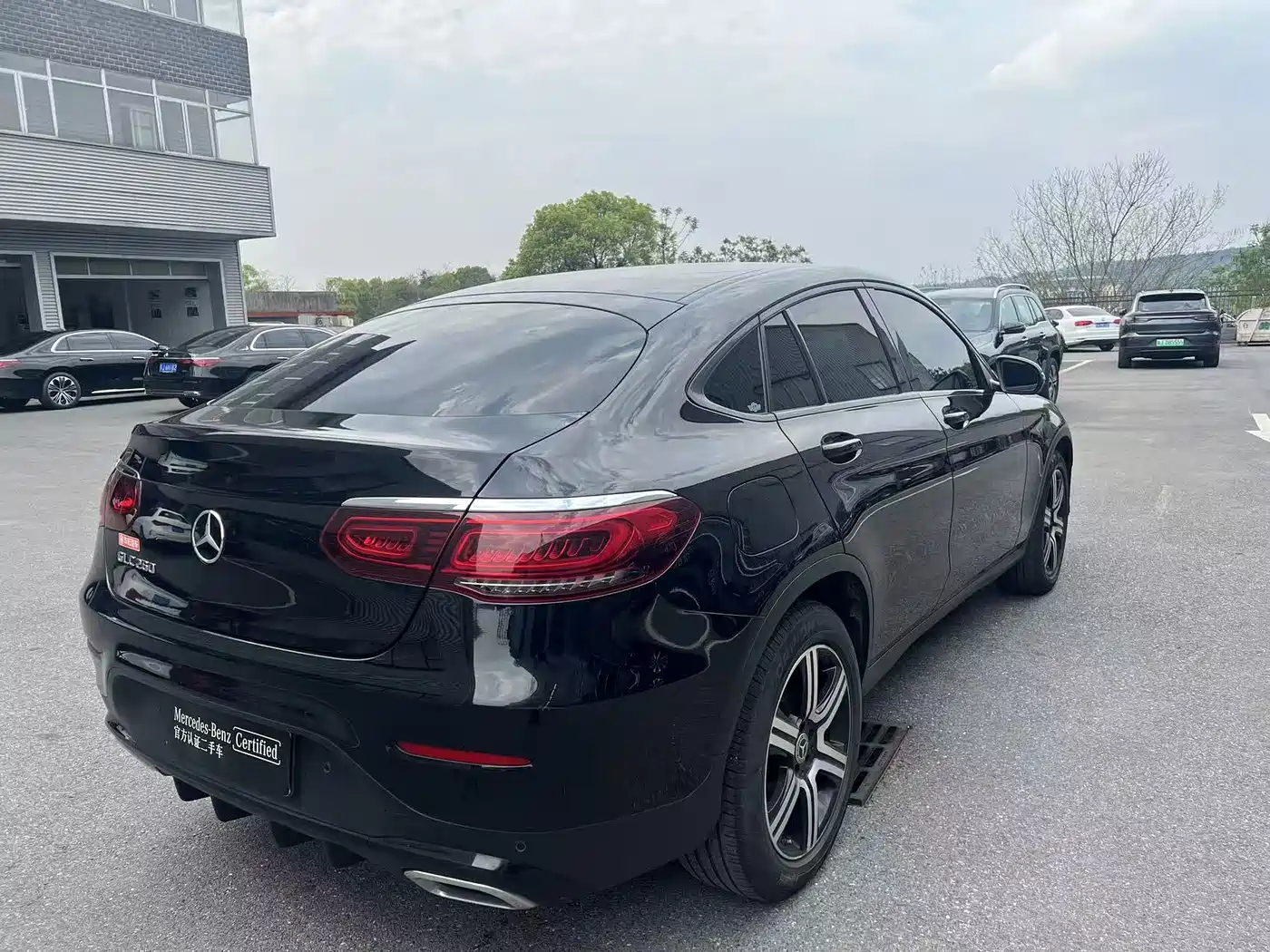 Mercedes-Benz GLC Coupe 2022 GLC 260 4MATIC Coupe SUV фото 3