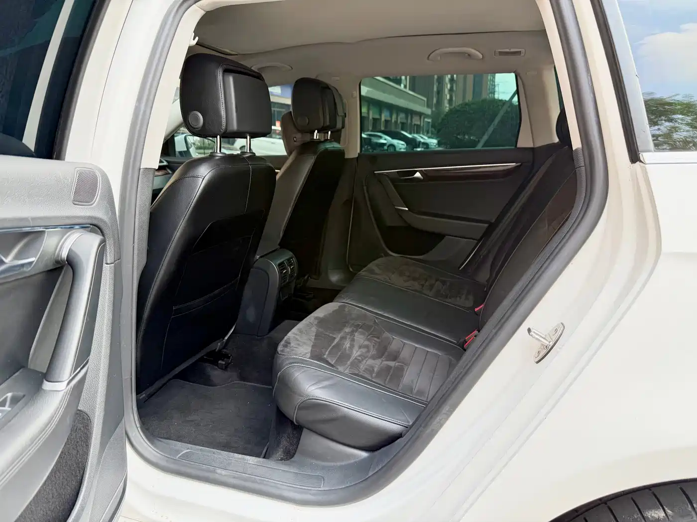 Volkswagen Magotan (Import) 2012 Wagon 2.0TSI Comfort фото 9