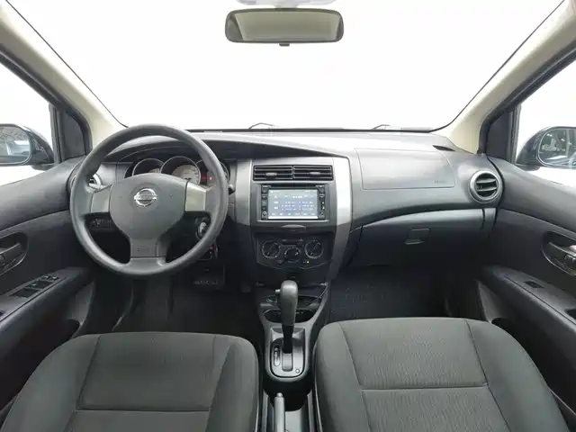 Nissan Livina 2010 Model Joy Edition 1.6L Automatic Super Power Type — фото 5