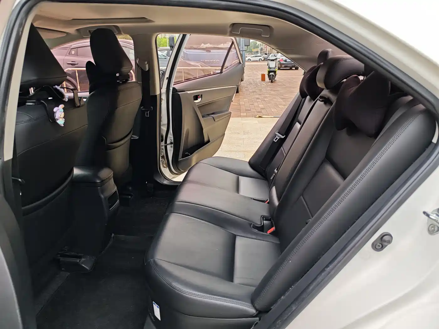 Toyota Corolla 2022 Hybrid 1.8L E-CVT Pioneer Edition фото 11