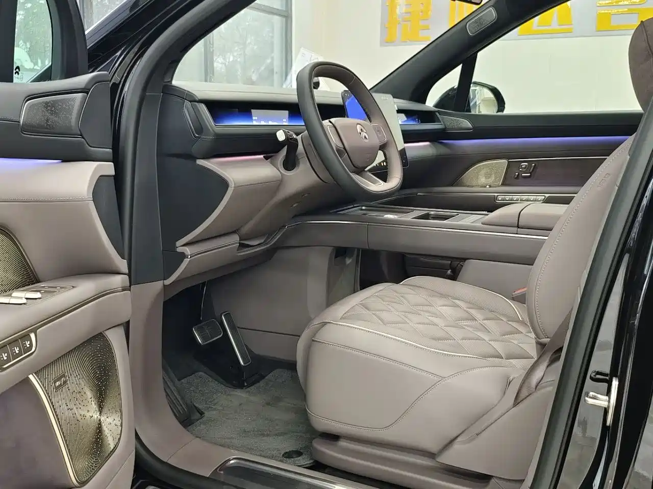 NIO ES8 2025 Base Model 7-Seater фото 8