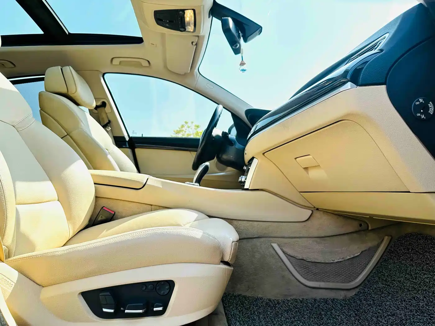 BMW 5 Series GT 2013 535i Leadership фото 12