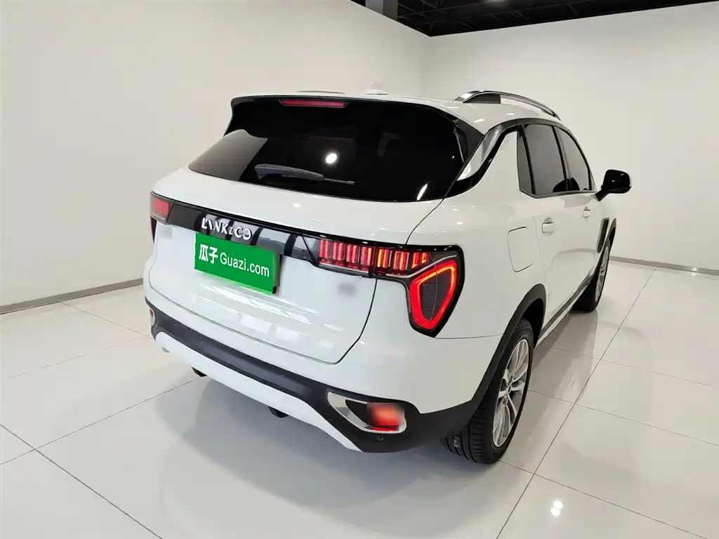 Lynk & Co 01 2017 2.0T 2WD Pro Version фото 5