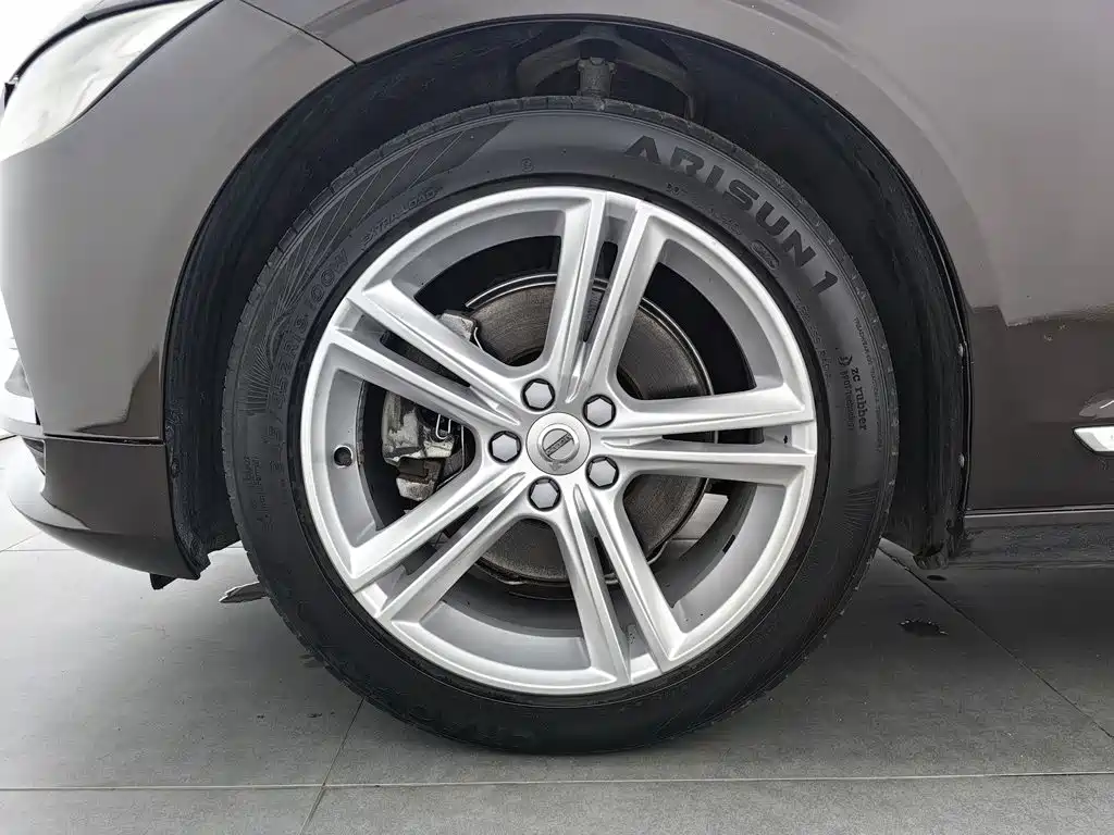 Фото 17 - Volvo S90