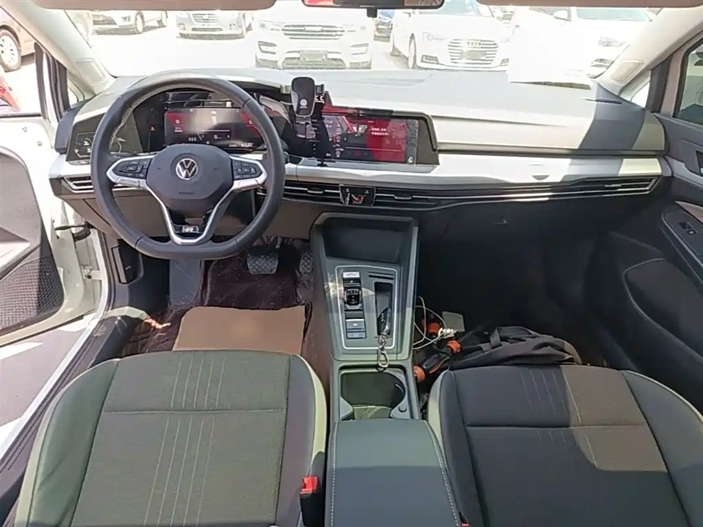 Volkswagen Golf 2023 Facelift 280TSI DSG Pro фото 10