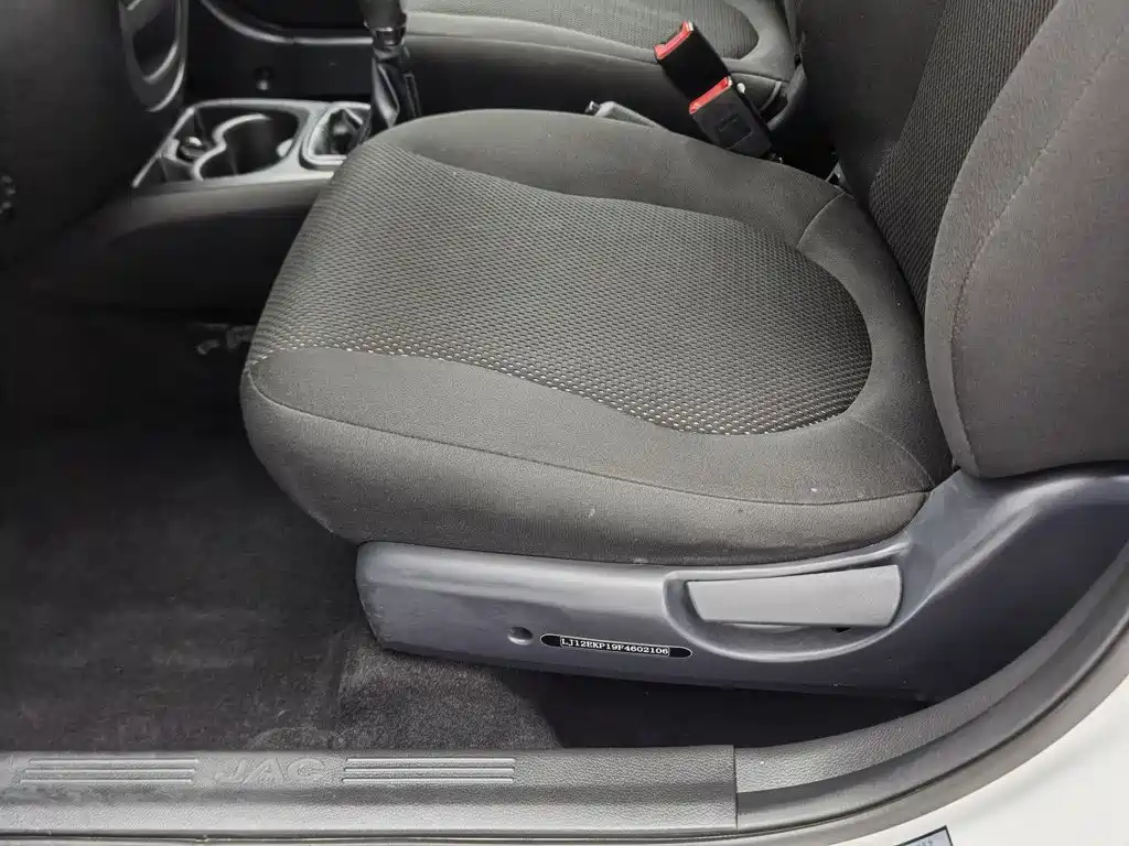 JAC Motors Yueyue 2015 2013 1.0L Comfort Model