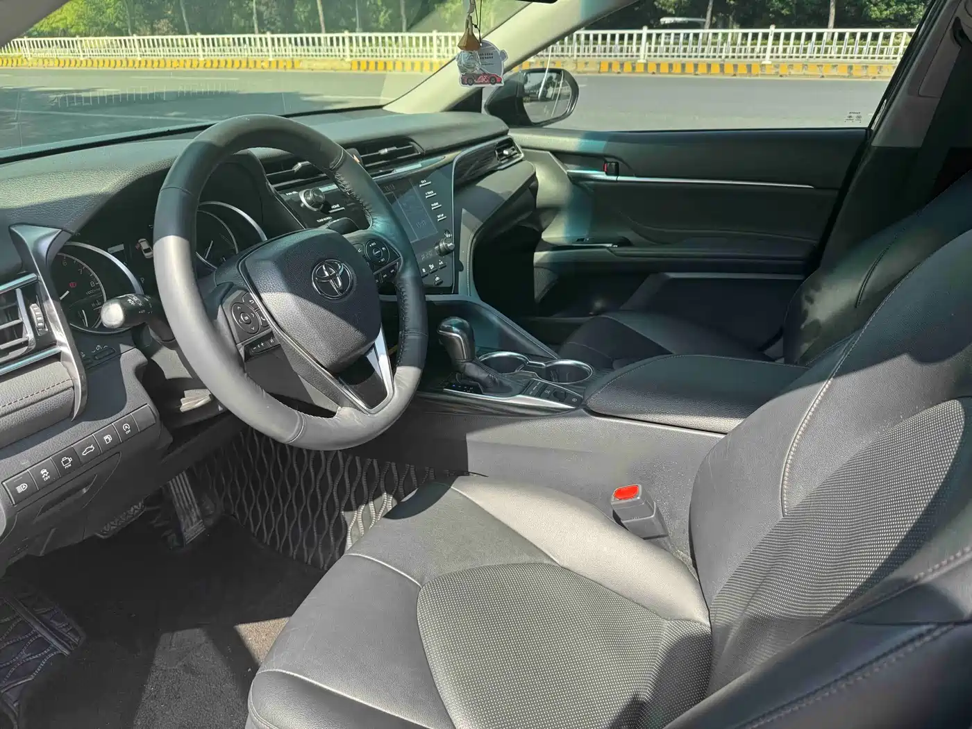 Toyota Camry 2018 2.5G Luxury Edition фото 9