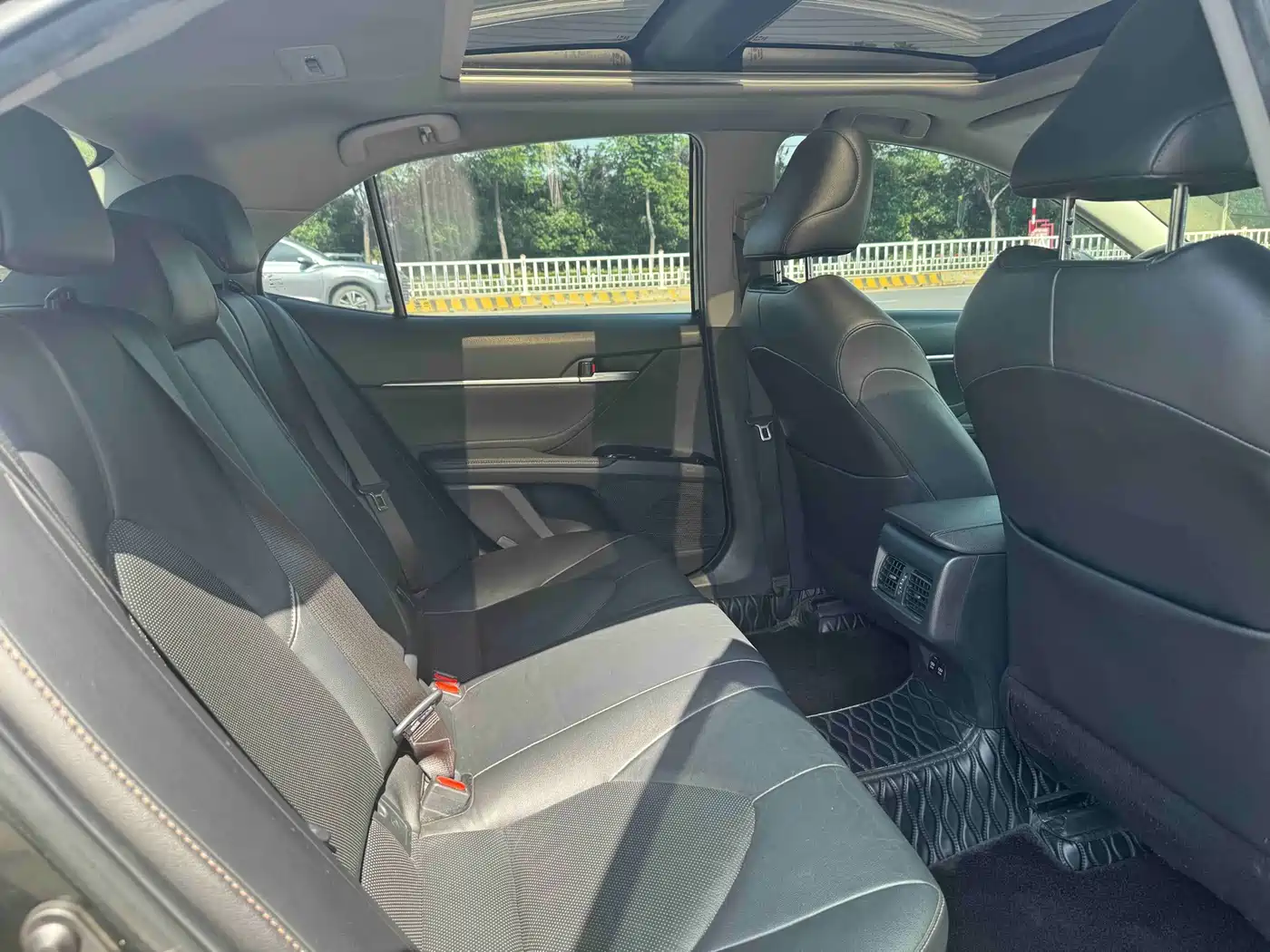 Toyota Camry 2018 2.5G Luxury Edition фото 18