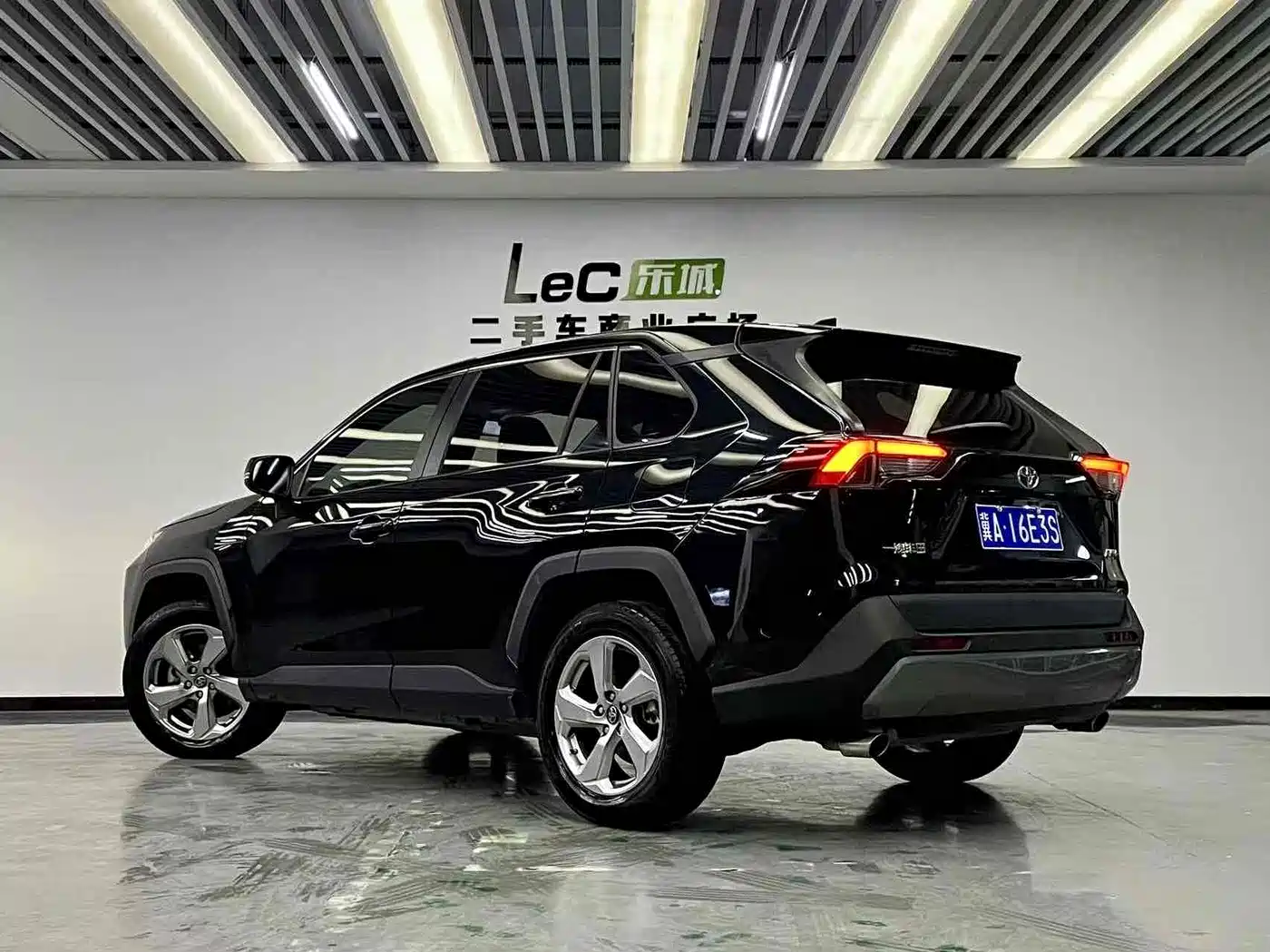 Toyota RAV4 Rongfang 2023 2.0L CVT 2WD Fashion Edition фото 4