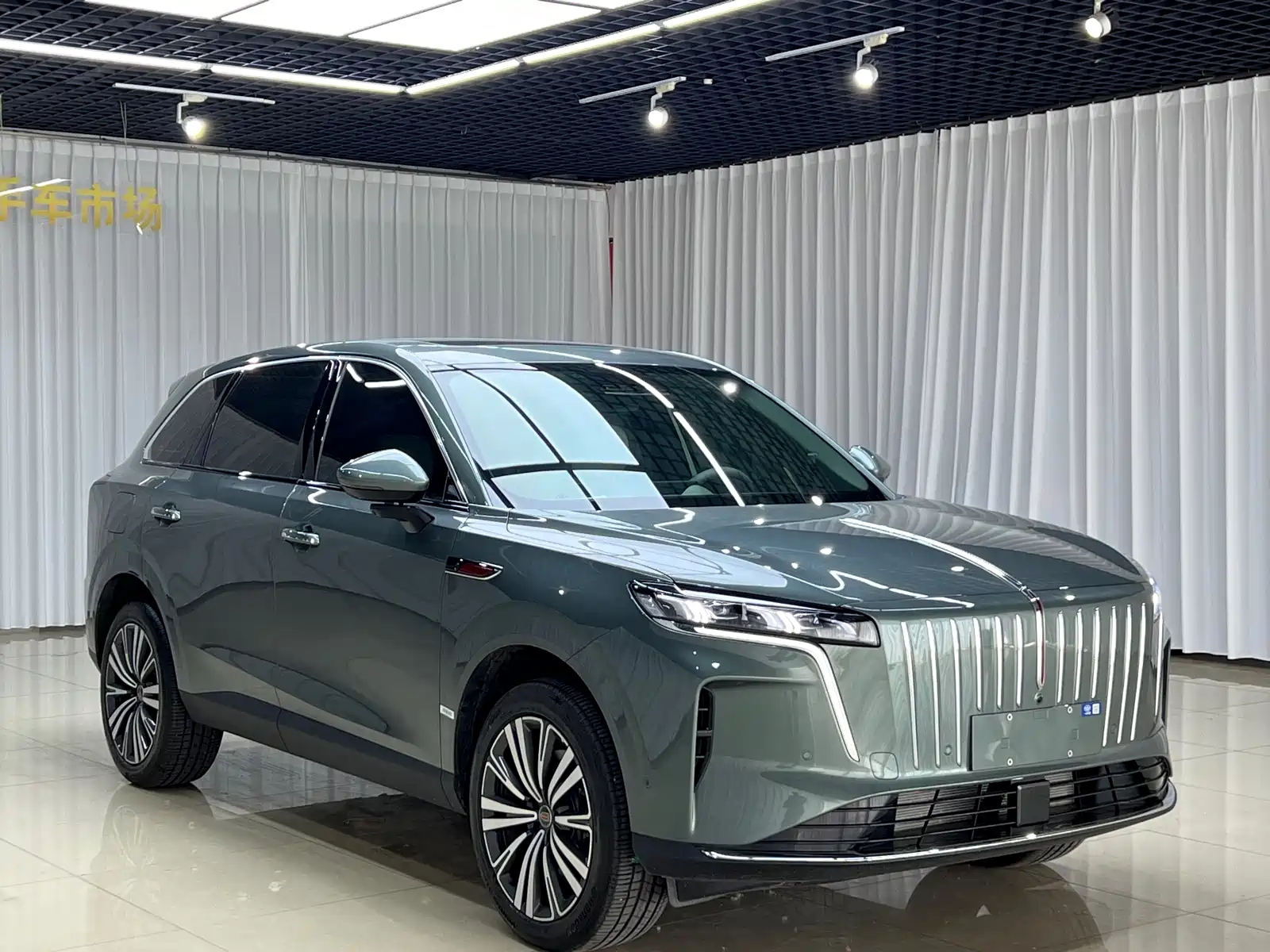 Фото 3 - Hongqi HS6 PHEV