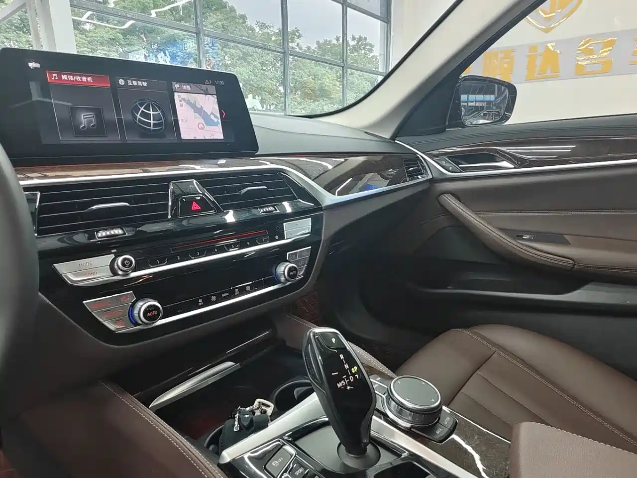 BMW 5 Series 2019 525Li Luxury Package фото 13