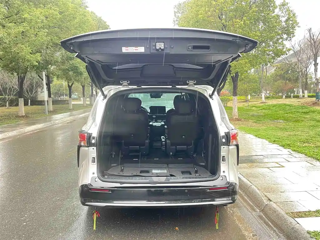 Toyota Sienna 2021 2.5L Hybrid Platinum Edition фото 9