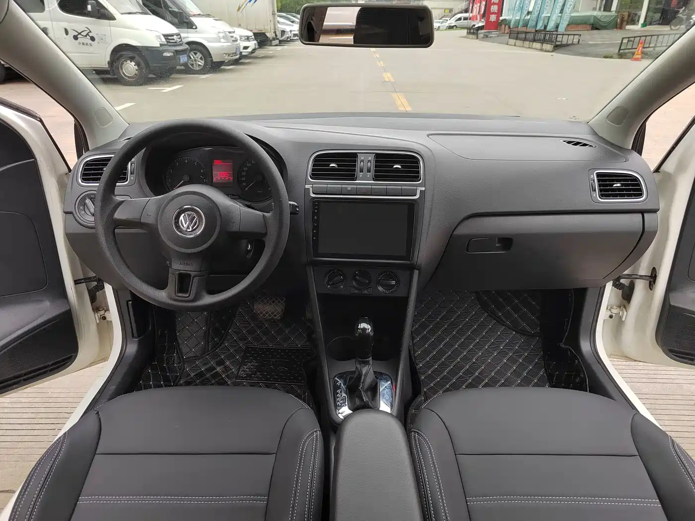 Volkswagen Polo 2013 1.4L Automatic Comfort Edition фото 4