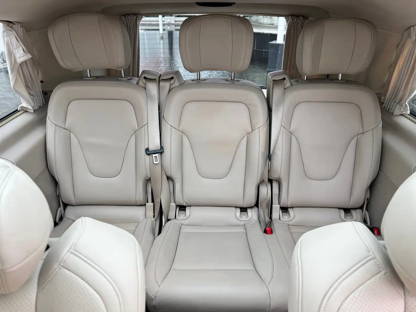 Mercedes-Benz V-Class 2017 Model V 260 L Premium Extended Edition фото 17