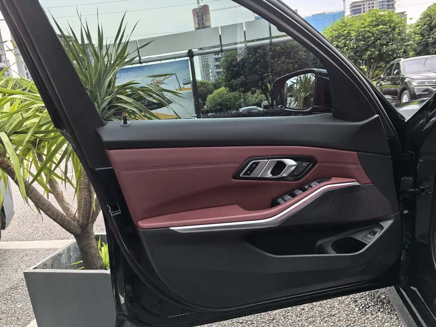 BMW 3 Series 2023 325Li M Sport Package фото 12