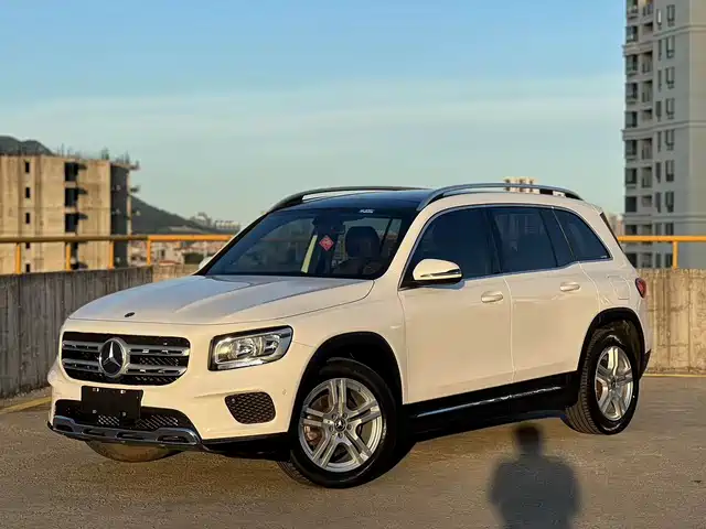 MERCEDES-BENZ GLB