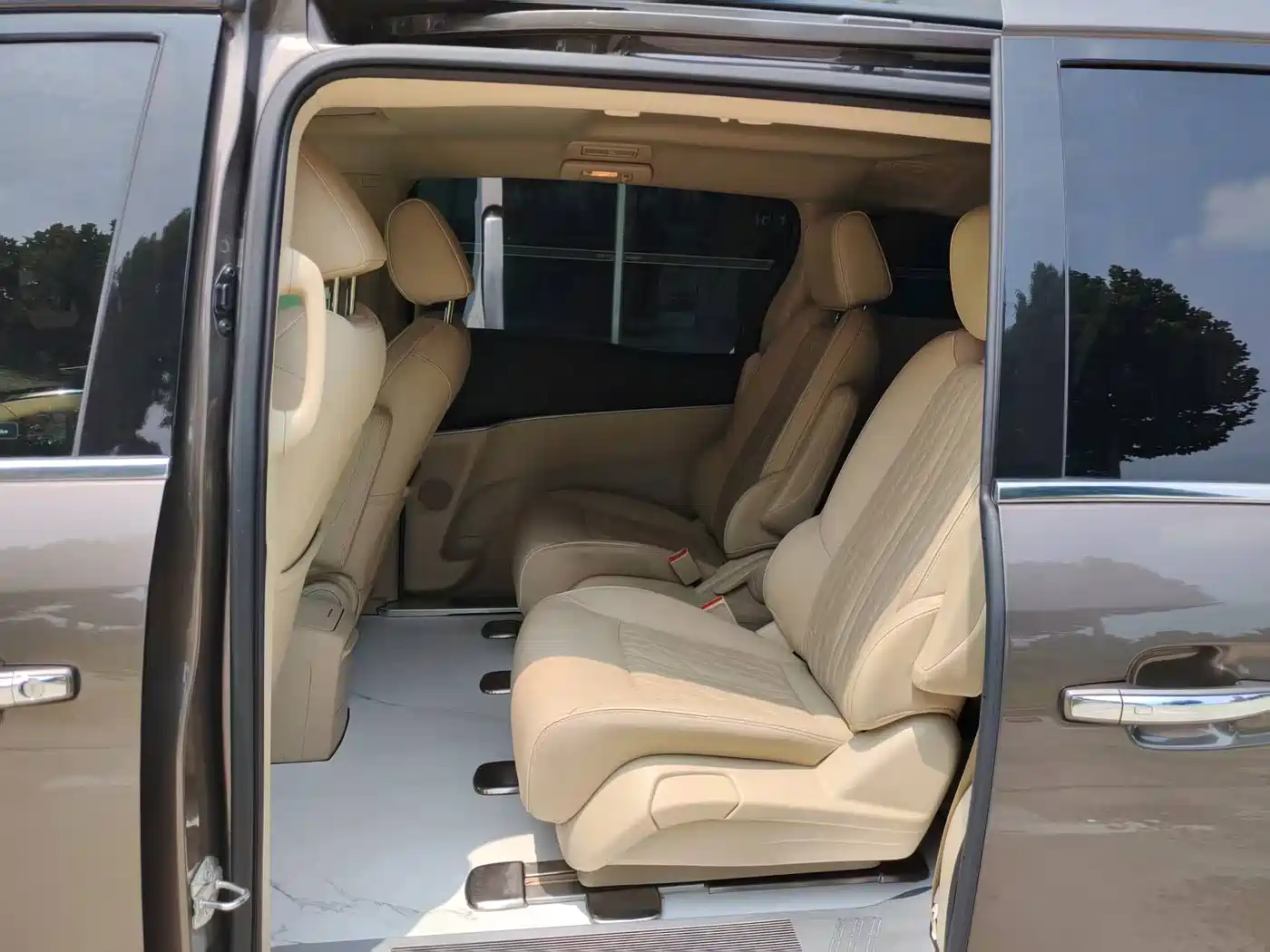 Photo 10 - Buick GL8