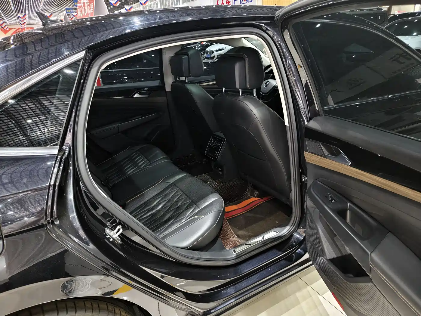 Volkswagen Passat 2020 Facelift 330TSI Luxury China VI фото 11