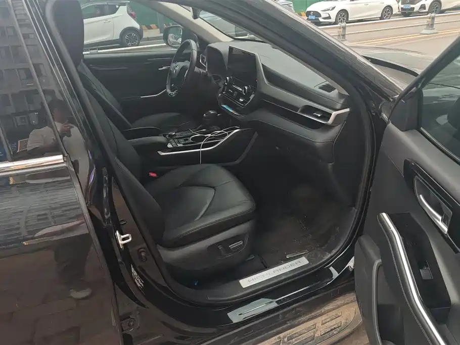 Toyota Highlander 2024 380T AWD Luxury 7-Seater фото 8