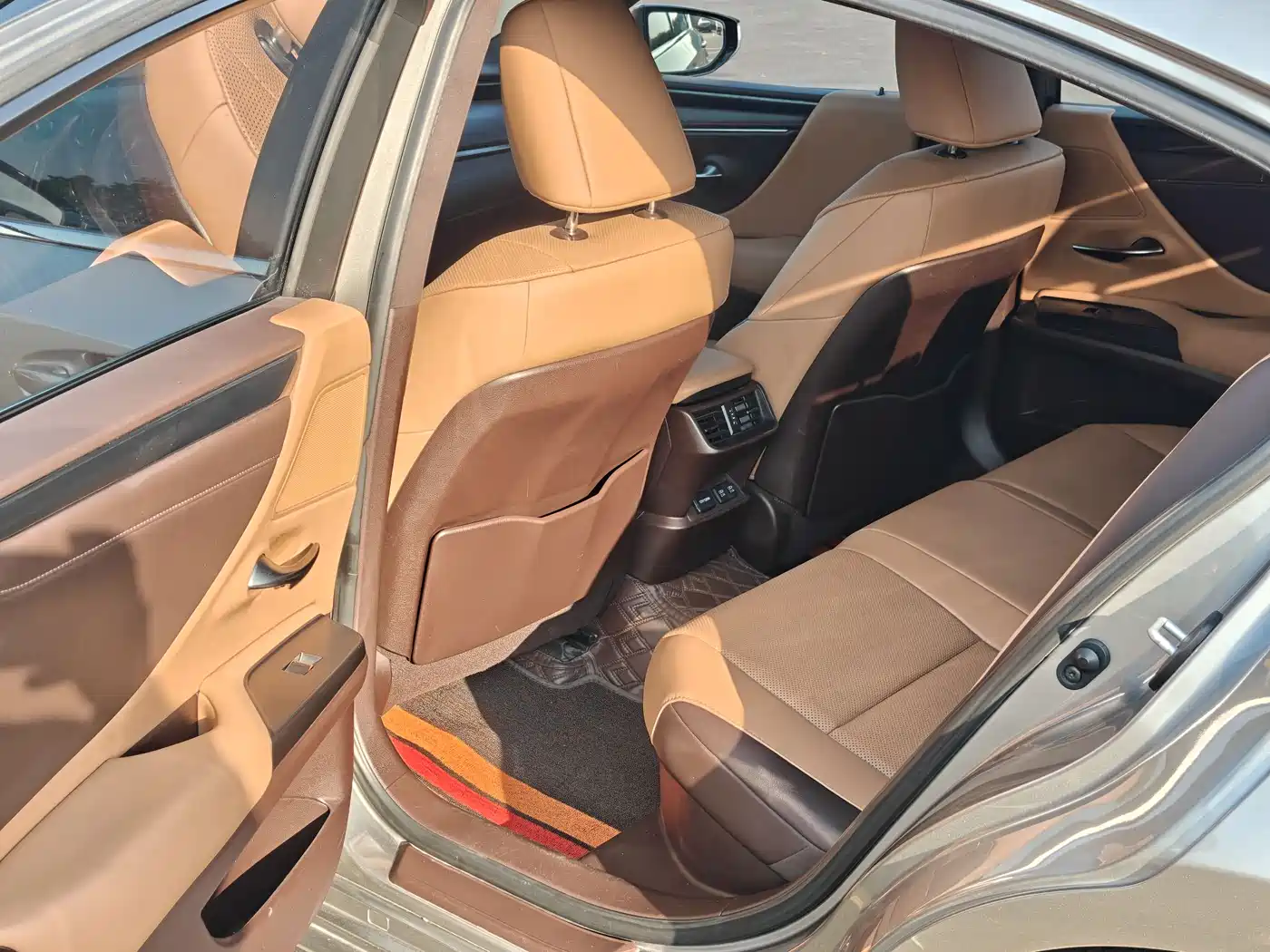 Lexus ES 2020 Model 300h Excellence Edition фото 8
