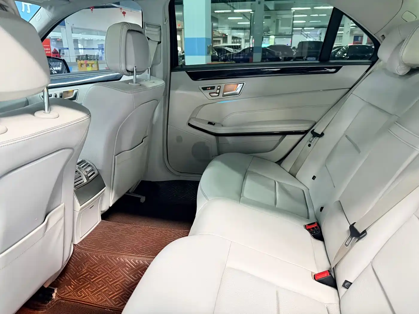 Mercedes-Benz E-Class 2014 E 260 L Sport фото 6