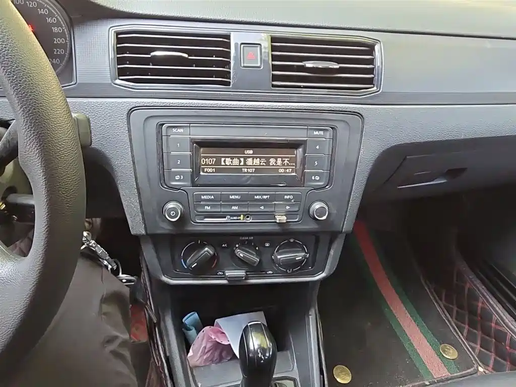 Volkswagen Santana 2016 1.6L Automatic Trend Edition фото 6