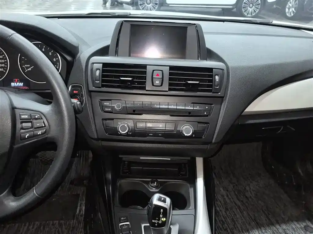BMW 1 Series (Import) 2013 Facelift 116i Leading Model фото 13
