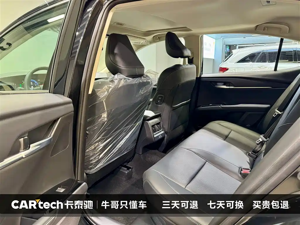 Toyota Camry 2026 Hybrid 2.0HGVP Luxury Edition фото 29