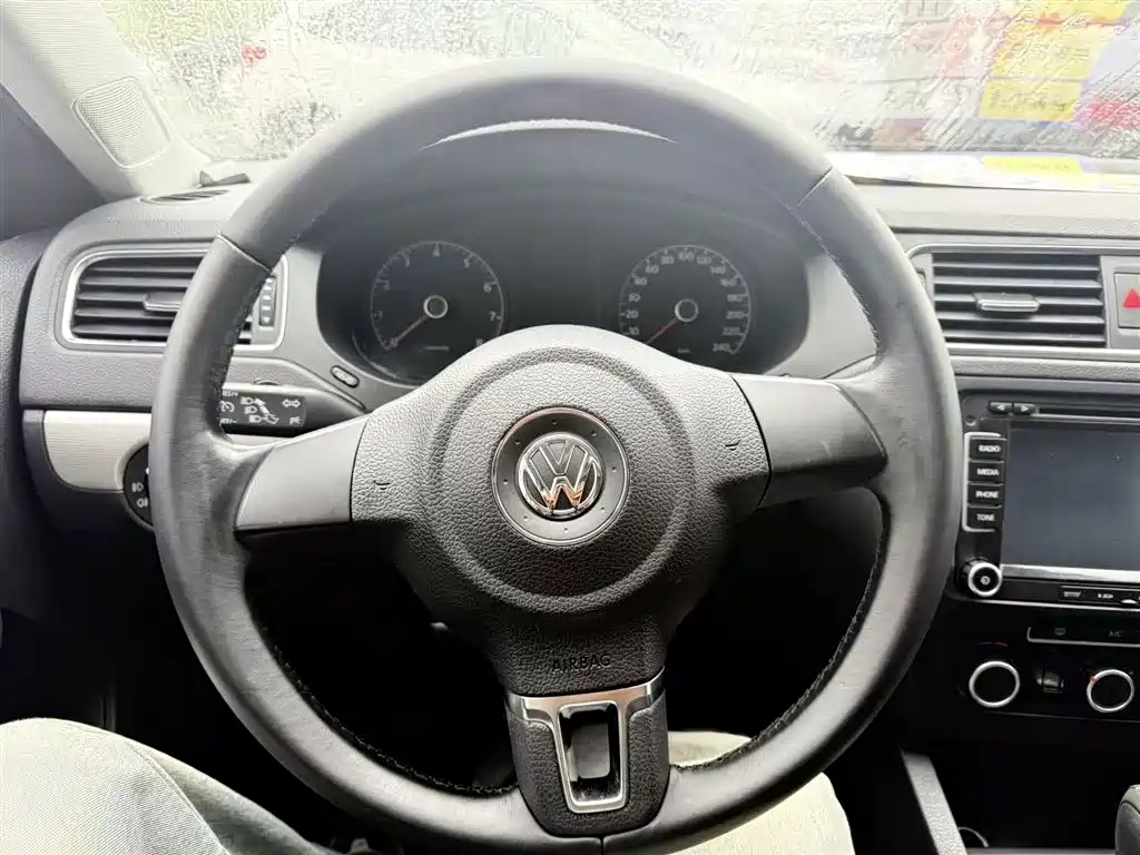 Volkswagen Sagitar 2015 1.6L Automatic Comfort фото 8