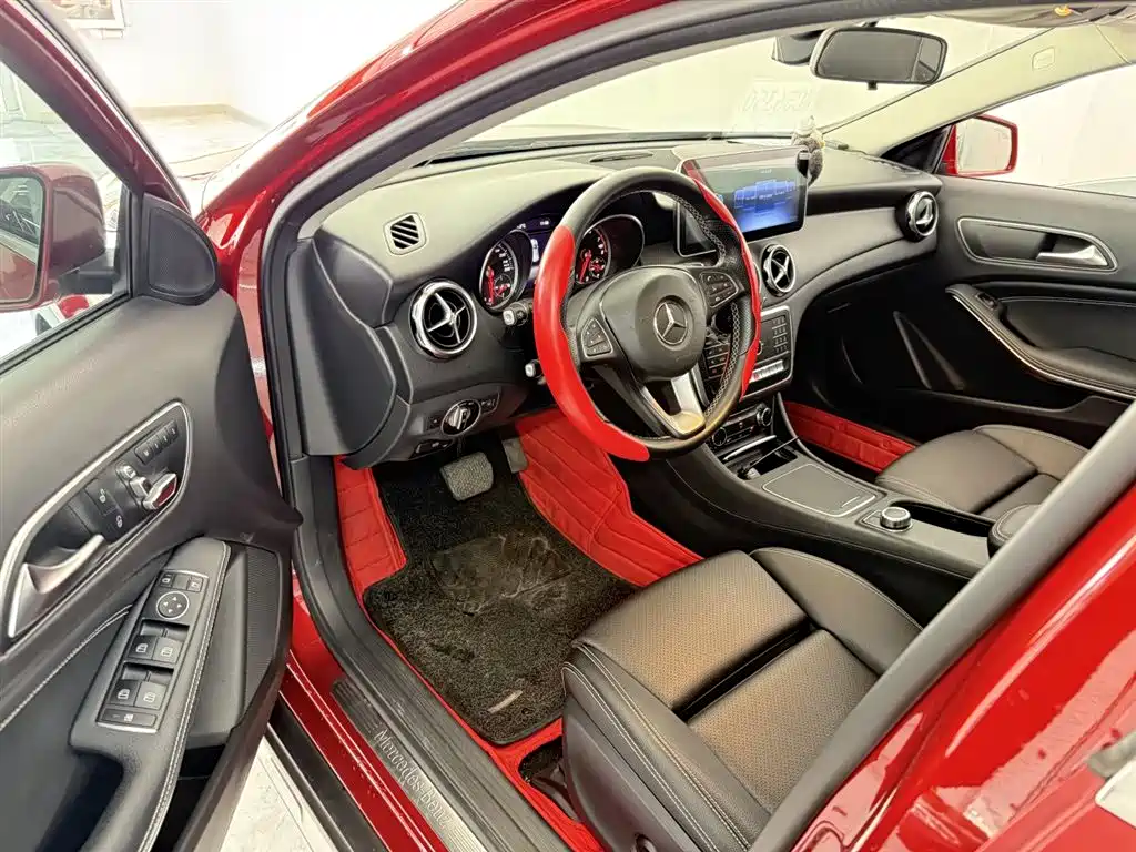 Mercedes-Benz GLA 2018 GLA 200 Dynamic фото 8
