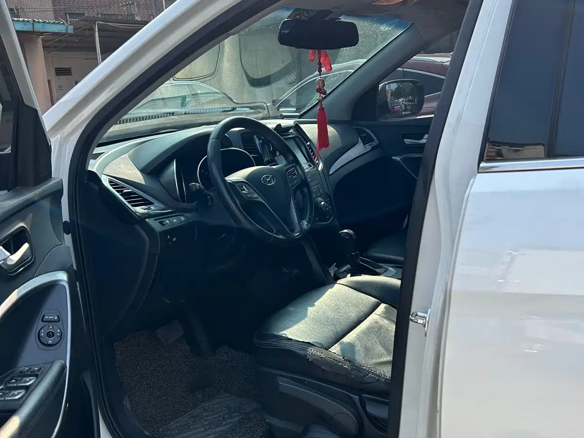 Hyundai Santa Fe 2013 Model 2.4L Automatic 2WD Comfort фото 4