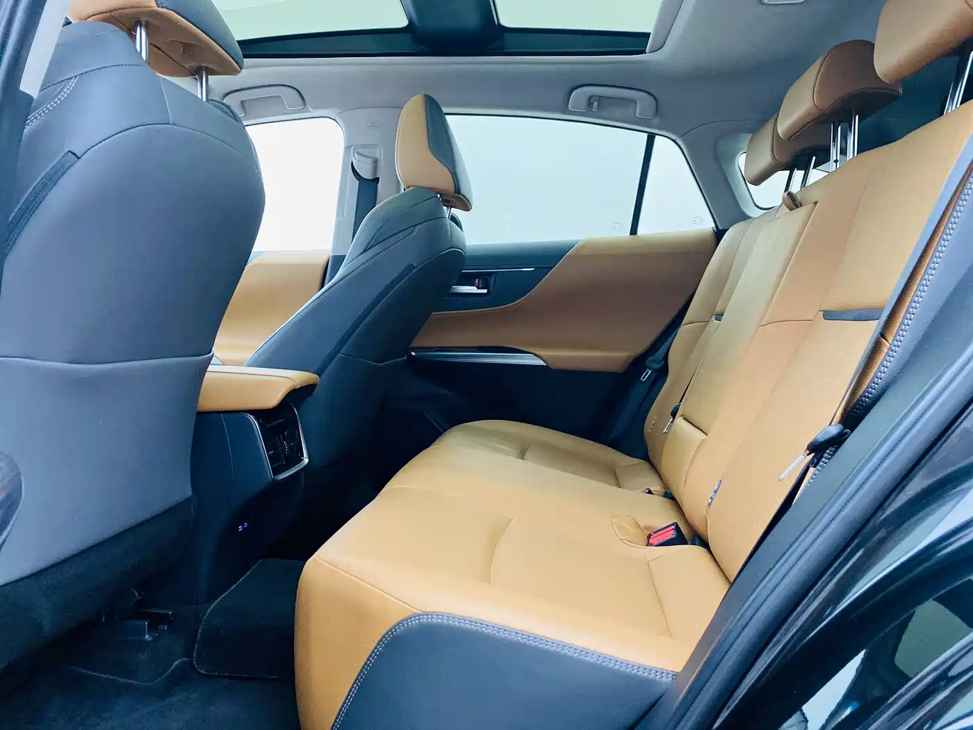 Toyota Venza 2022 2.0L CVT AWD Ultimate Edition фото 16